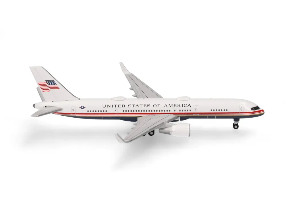 Herpa : Boeing VC-32 Usaf Air Force Two 1St Airlift Squadron joint Base Andrews Reg.99-0003 (1/500)