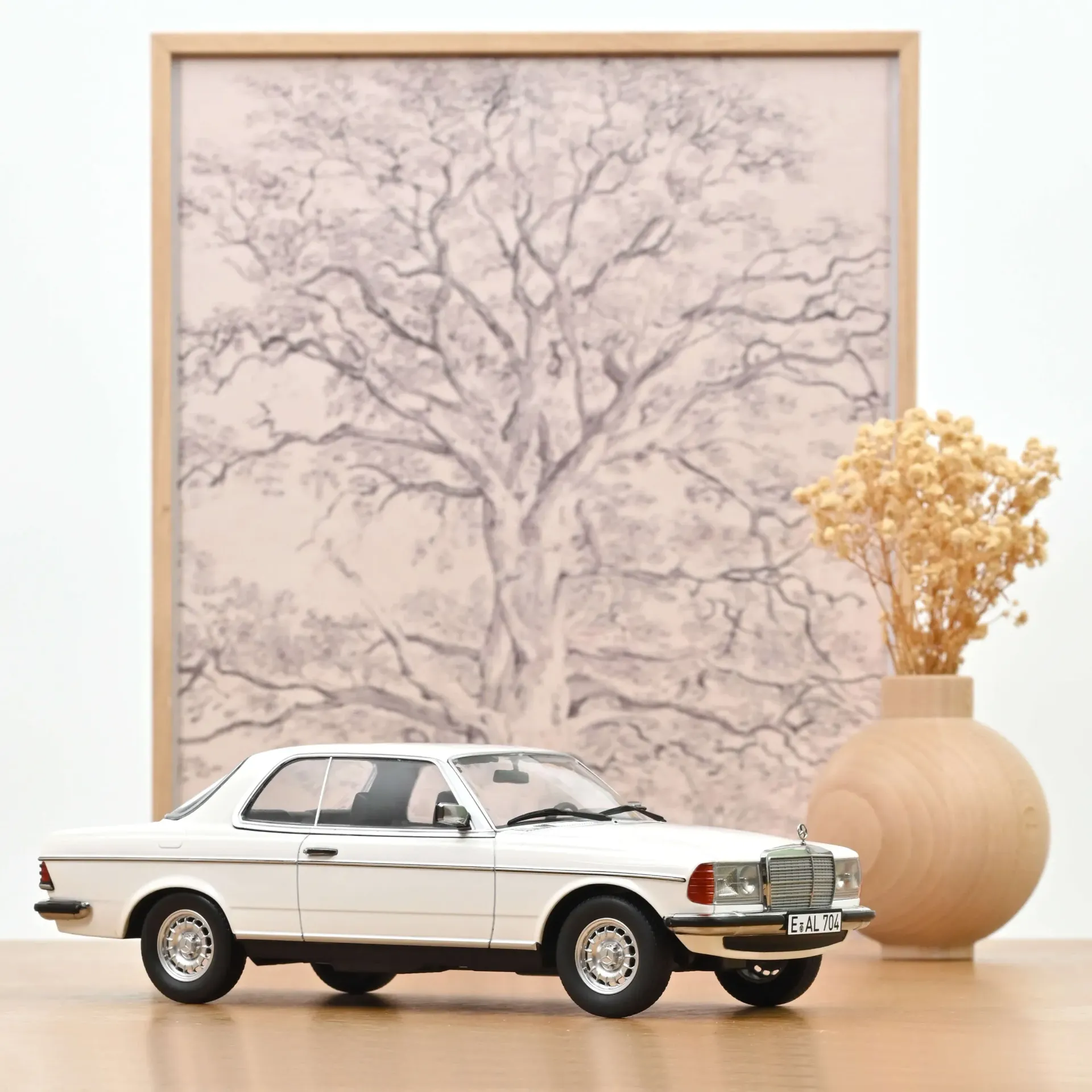 Norev : Mercedes-Benz 280 CE 1980 Blanc Classique (1/18)